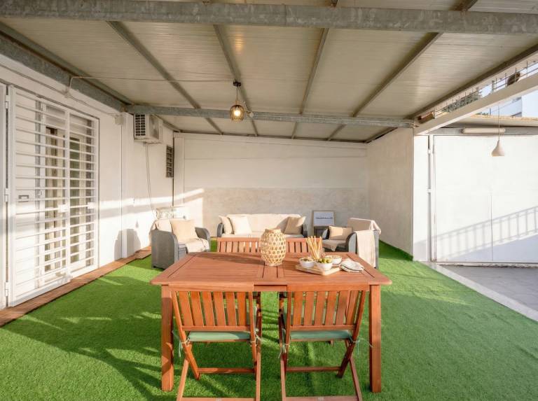 Holiday apartment with yard & patio — photo 4