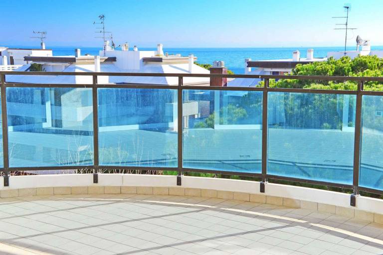 Holiday apartment with air conditioning and balcony near the beach — photo 5