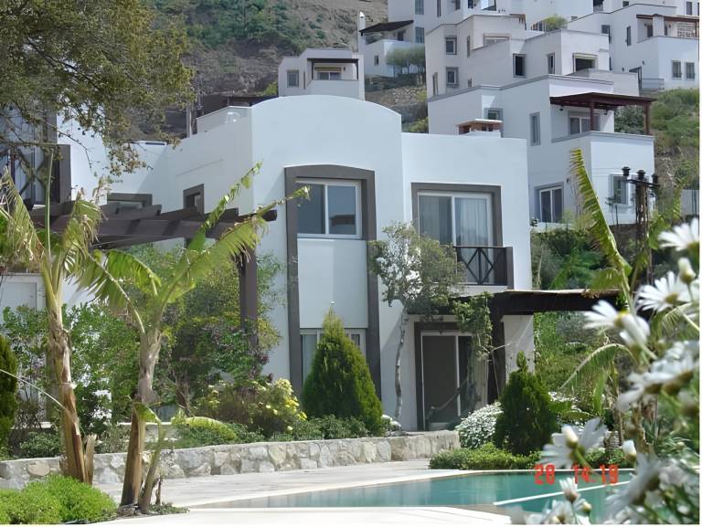 Holiday apartment with garden, pool & terrace in Mugla