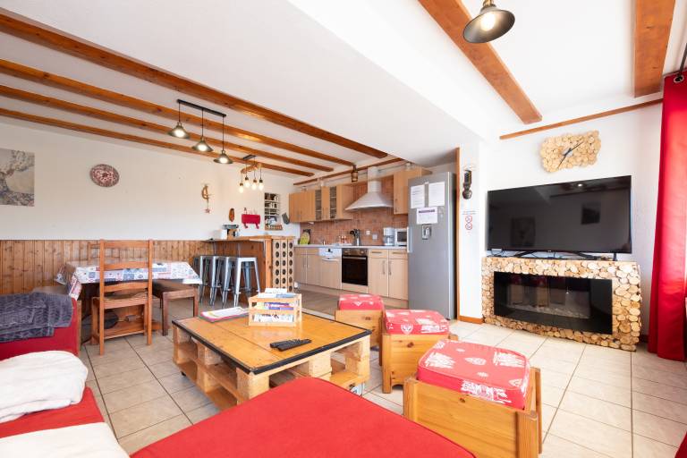 Apartment 'Les Airelles' with Mountain View, Private Terrace and Wi-Fi in Thann
