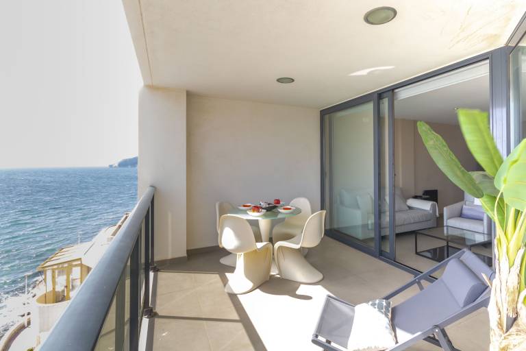 Child-friendly charming rental apartment with garden, patio & heated pool | Water view | Next to the beach | Pets are welcome — photo 3