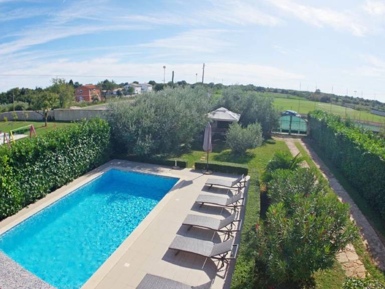 Mit privatem Pool und Garten — photo 3