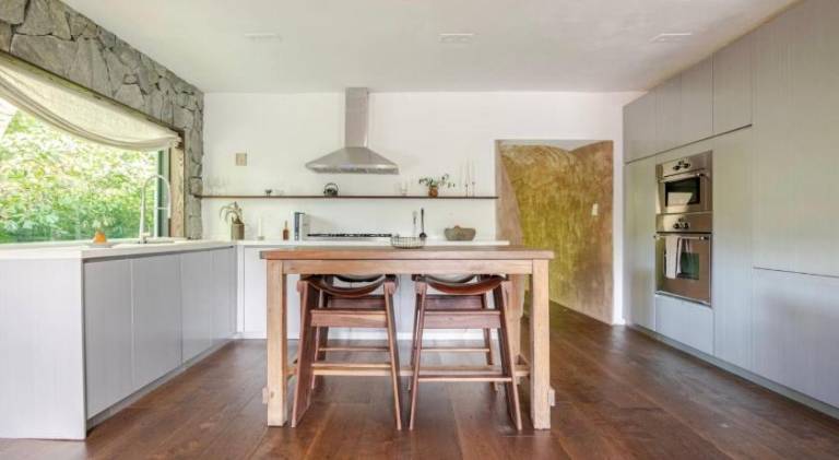 House | Next to Design District — photo 2