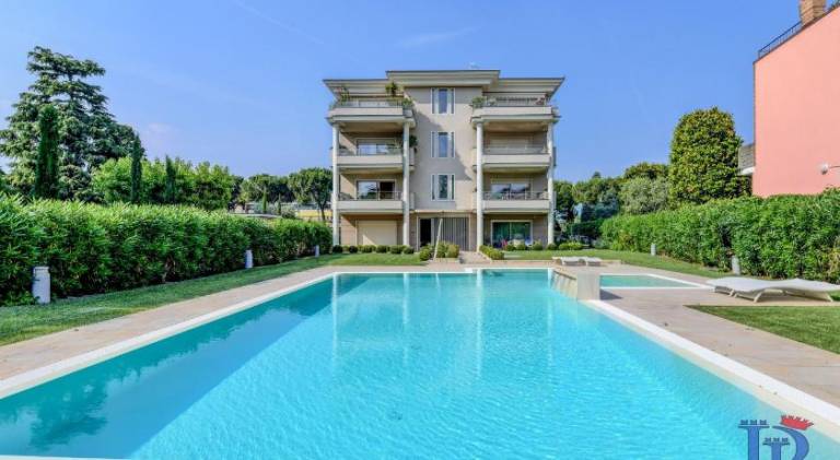 Apartment with pool — photo 3