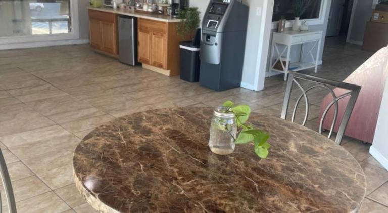 APM Inn and Suites — photo 5