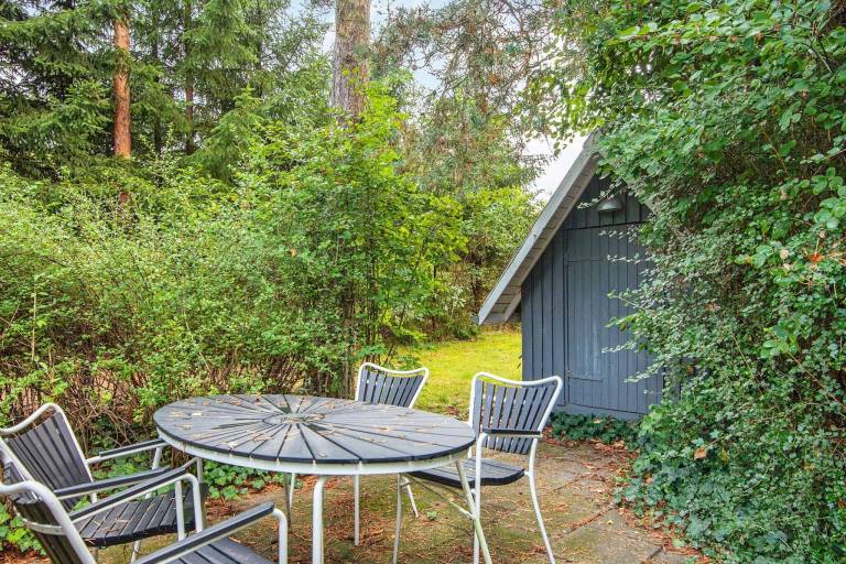 Vacation home with BBQ & patio — photo 5