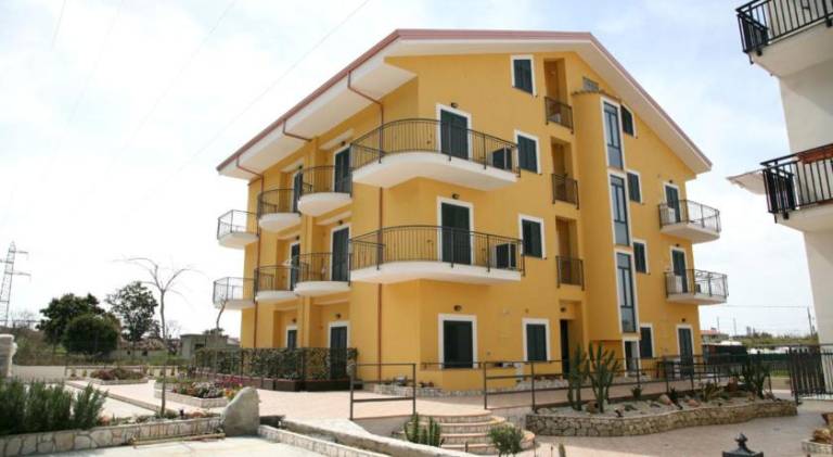 Rental apartment with yard & patio | Close to the beach | Pets are welcome in Cosenza