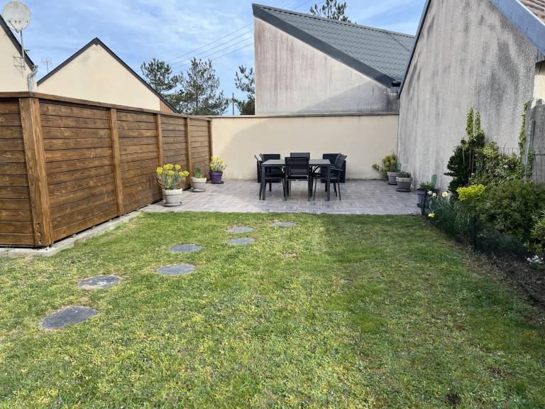 House with patio, BBQ & yard — photo 5