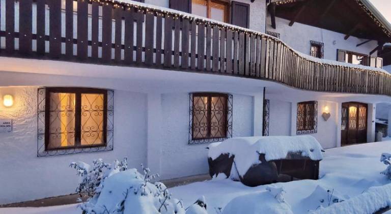 Vacation home with garden, grill & terrace in Brentonico