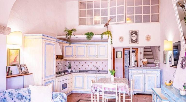 Vacation home with yard, terrace & barbecue in San Teodoro