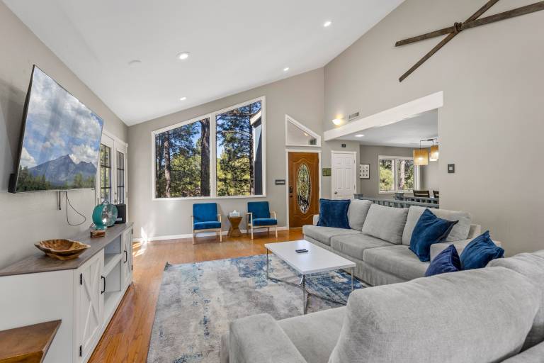 Family-oriented charming vacation home with grill | Mountain view | Good for workation | Pets are welcome — photo 3