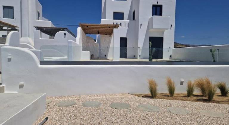 Villa with yard, terrace & private pool — photo 5
