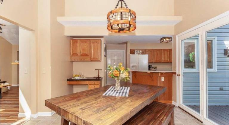 Bear Cabin-3 BR 2 Bath with Indoor Hot tub-one level-Pool Pass-Pet welcome — photo 2