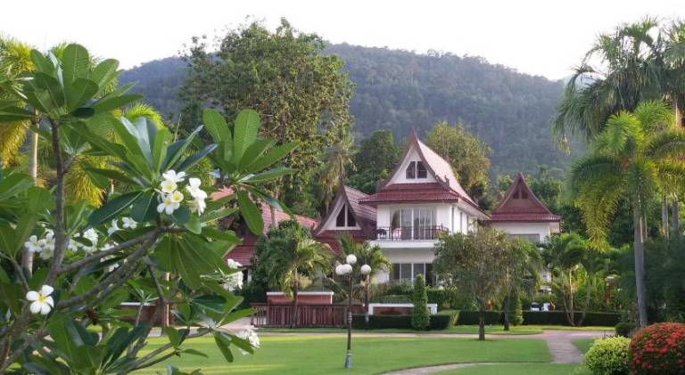 Big villa with grill, pool & patio | Dogs allowed in Ko Chang
