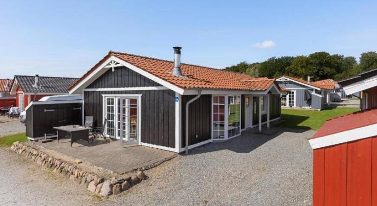 House with sauna, jacuzzi & pool in Sønderborg