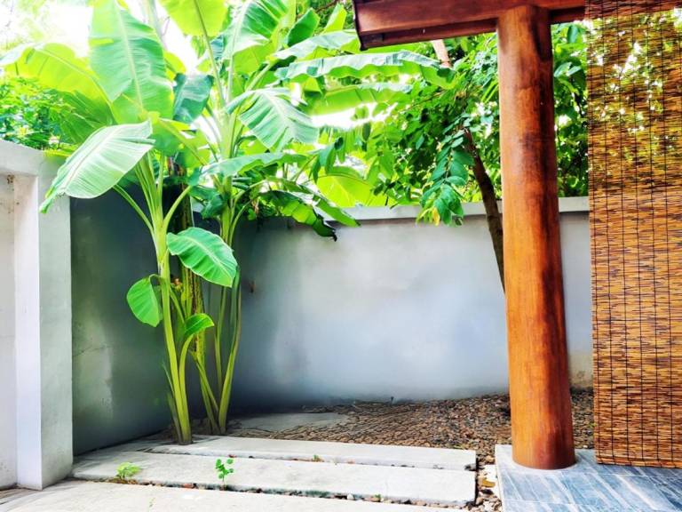 Vacation home with terrace, grill & yard | Garden view — photo 3