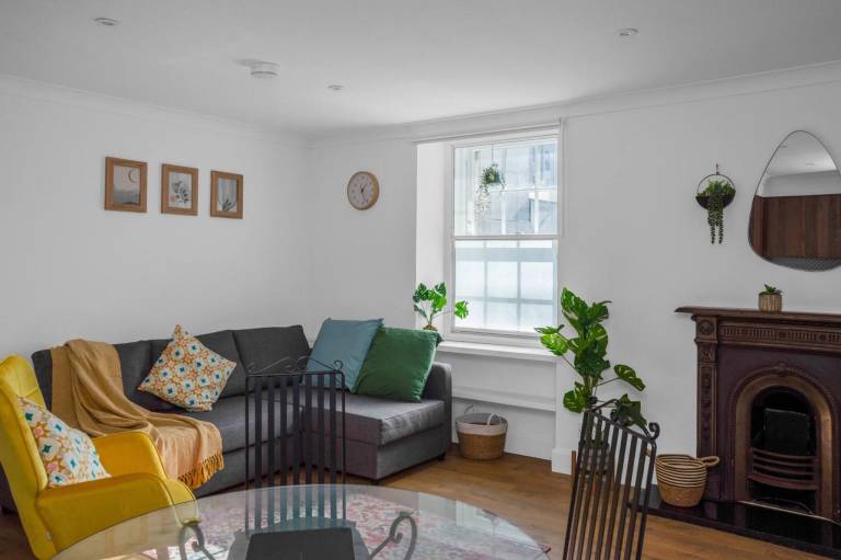 Family-friendly charming apartment with hot tub | Close to Calton Hill | Pets are welcome — photo 3