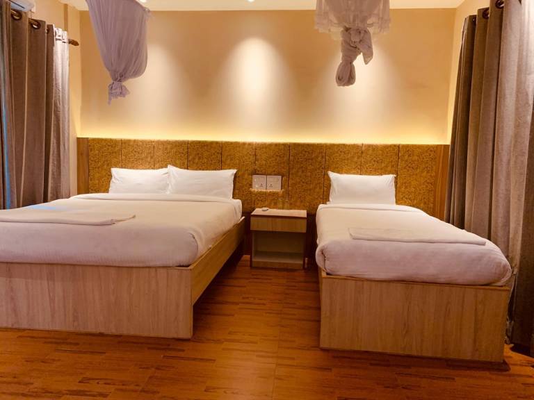 Rhino Lodge & Hotel in Sauraha