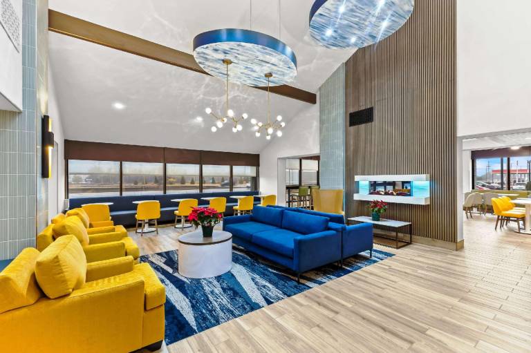 Comfort Inn & Suites Evansville Airport — photo 2