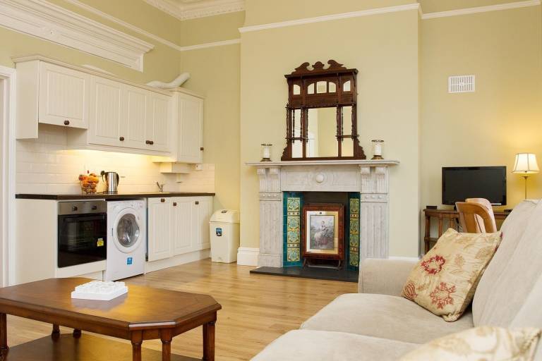 Apartment Cabra East