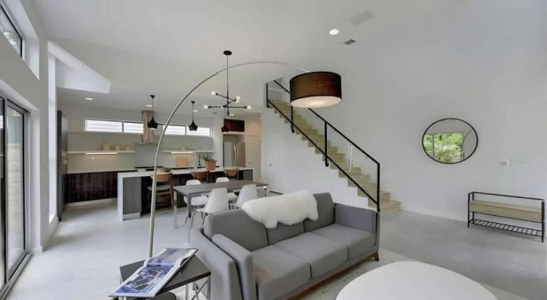 Stunning Modern Home w Pool and Hot Tub in DT in Austin, TX