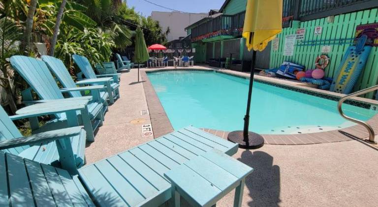 Upper Deck Hotel and Bar - Adults Only — photo 2