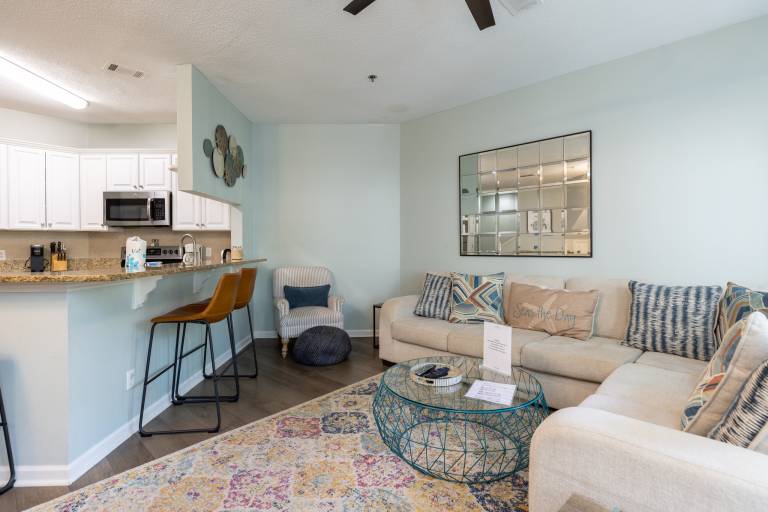 Vacation home with fast internet, BBQ & pool — photo 4
