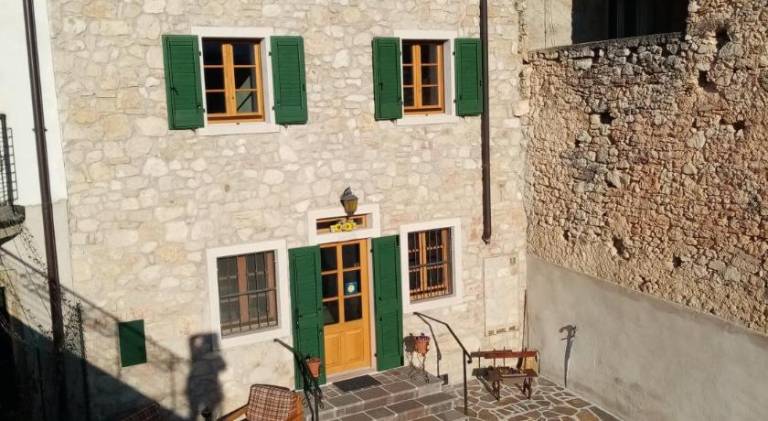 Farm with pool, BBQ & yard | Dogs allowed in Caprino Veronese