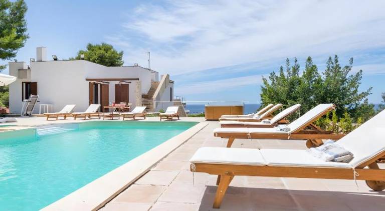 Vacation home with yard, barbeque & pool in Sannicola