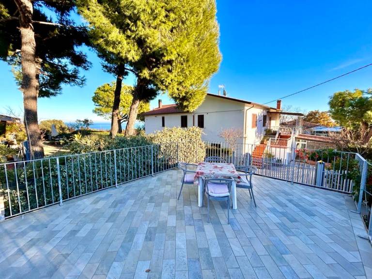 Holiday apartment with grill & terrace — photo 2