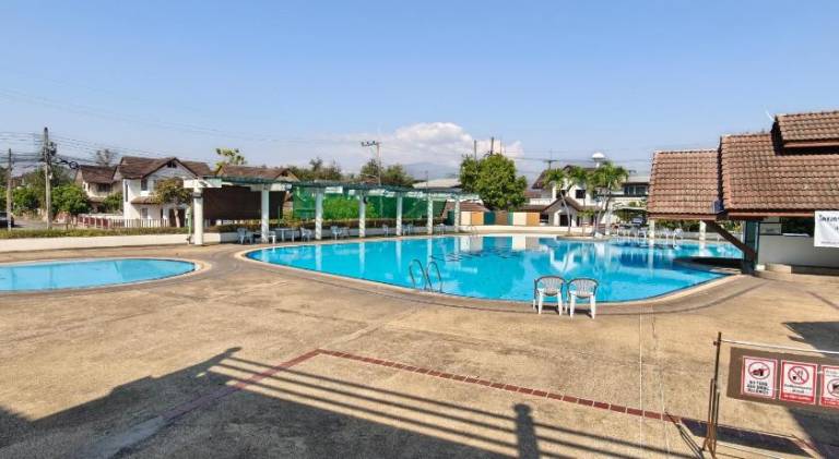 Spacious villa with pool & garden | Pets are welcome — photo 5