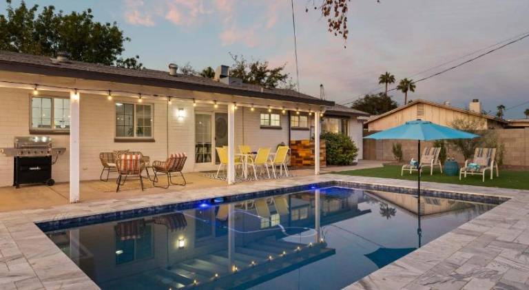 House with pool in Phoenix, AZ