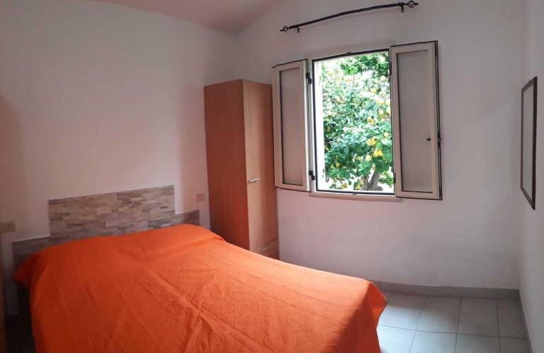 Rental apartment with yard, barbeque & terrace | Garden view — photo 2