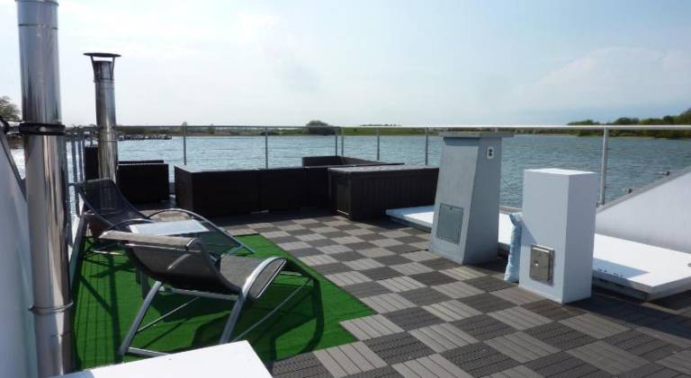 Boat with 2 rooms for 5 persons — photo 3