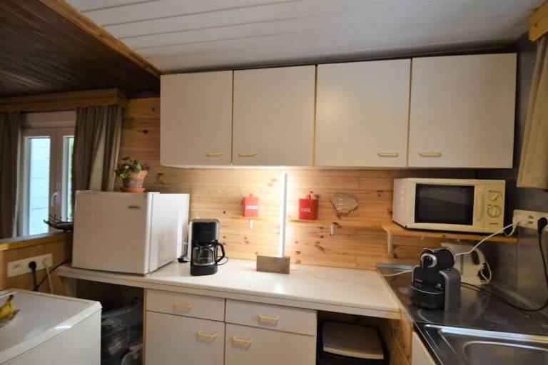 Chalet with yard, patio & barbeque | Nature view | Pet-friendly — photo 4
