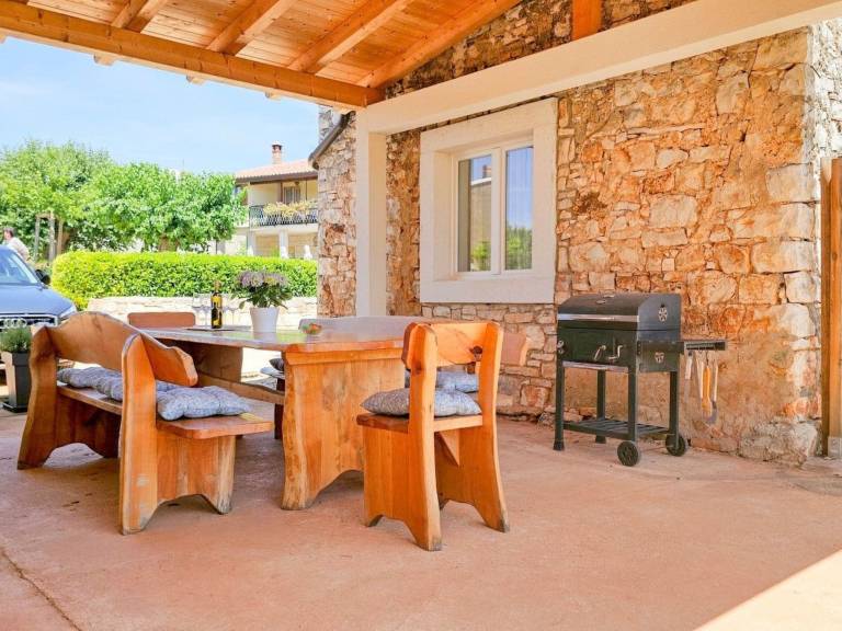 Vacation home with yard & terrace | Pet-friendly — photo 2