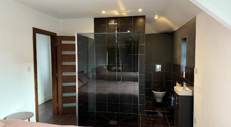 En Suite Super King Sized Bedroom Homestay Close to Doncaster Racecourse — photo 4