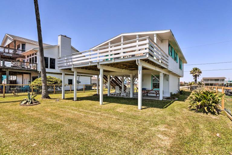 Gulf Coast Views! Coastal Winter Gem in Galveston in Galveston, TX