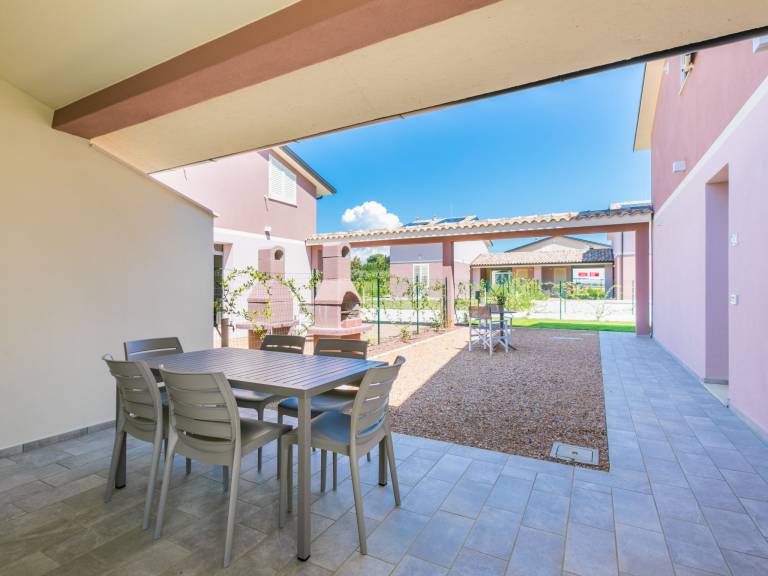 Vacation home with terrace, garden & private pool — photo 2