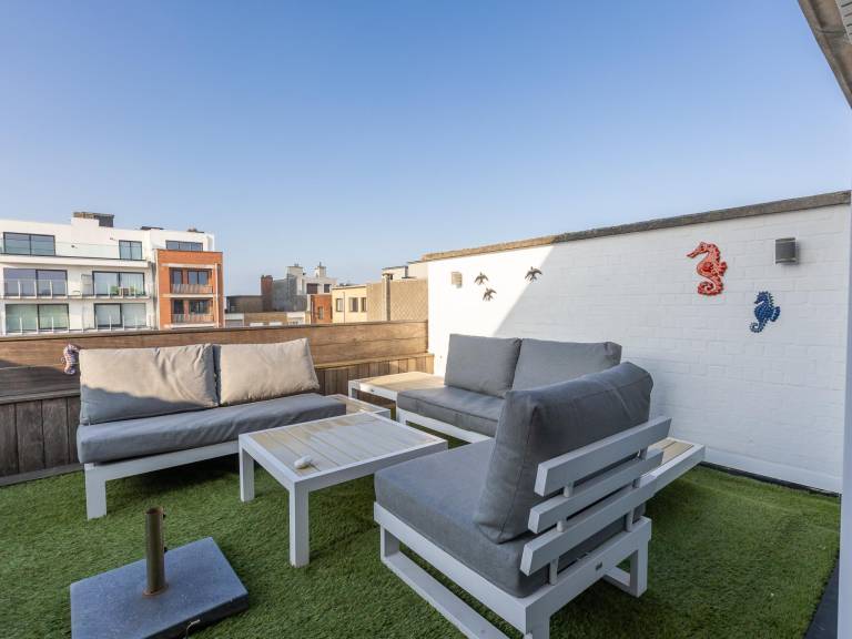 Studio with sunny rooftop terrace near the sea — photo 2