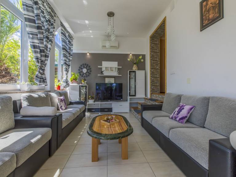 Fully equipped house with garden, grill & private pool | Sea view | Pet-friendly — photo 4