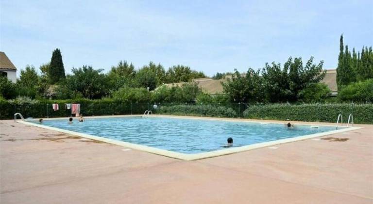 House with pool — photo 2