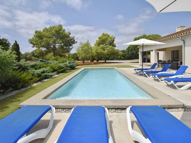 House with terrace, private pool & yard — photo 3