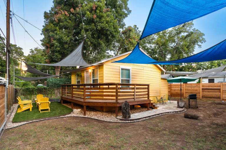 East Austin Bungalow w BBQ Firepit Fun Yard