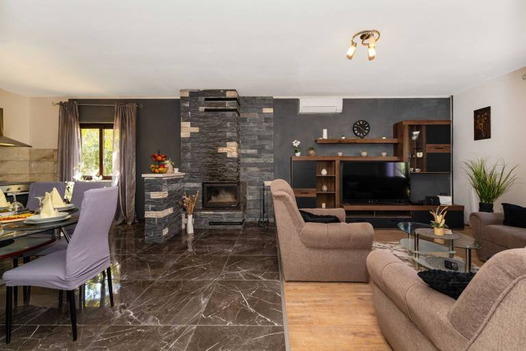 Vacation home with patio, grill & garden — photo 4