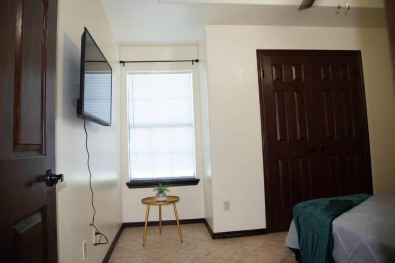 Modern 2 bed 2-bath next to University UTRGV — photo 5