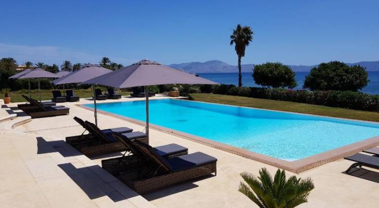 Εξυπηρετούμενο διαμέρισμα Akti Idras