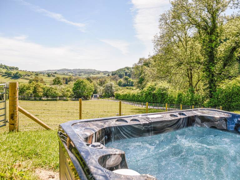 Barn Owl Lodge QU7487