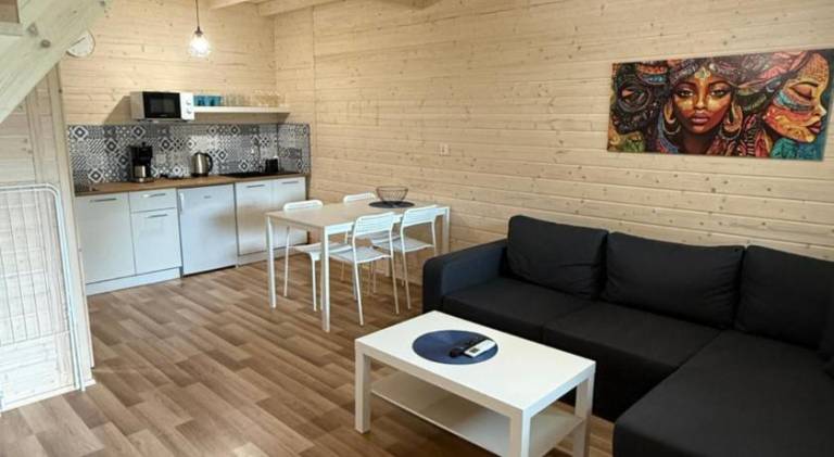 Serviced apartment with terrace & yard — photo 3