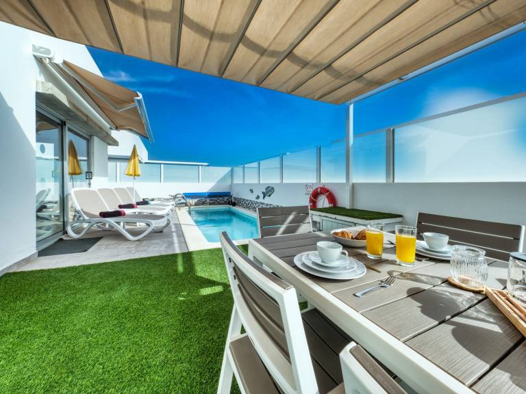House with BBQ, yard & private pool — photo 3
